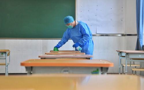 东直门中学吃瓜视频,揭秘校园生活趣味瞬间