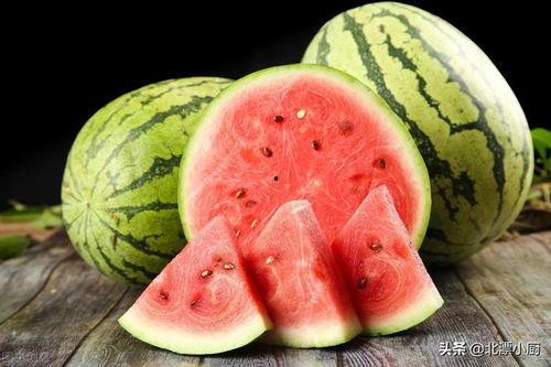 瓜地里面吃西瓜