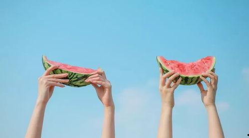 吃瓜散步,探寻街头巷尾的美食与闲情逸致