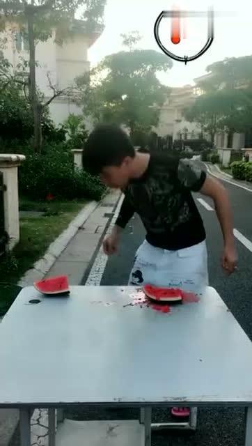 搞笑吃瓜翻车,笑料百出，却意外成悲剧